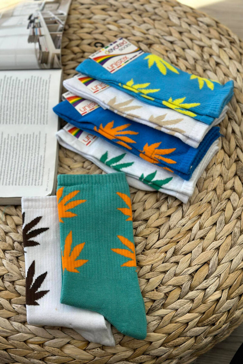 6 PAIR DIFFERENT COLORS UNISEX CREW SOCKS MULTIPLE/SHNGJ - 4