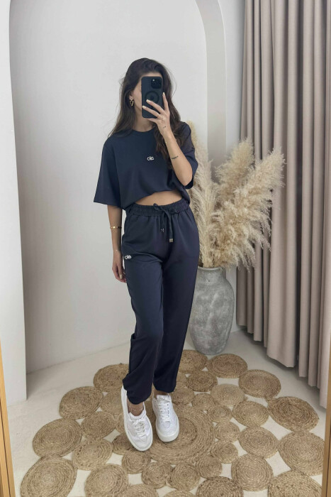 KOSTUM ME SHKRIM ALO T-SHIRT+TUTA PËR FEMRA NË NGJYRËN GRI TË ERRËT 