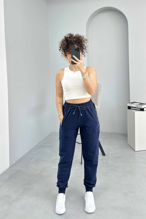 TUTA PËR FEMRA NË NGJYRËN BLU E ERRËT - KLAUDIO FASHION