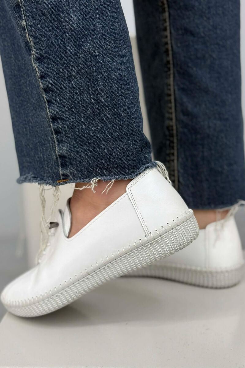 ATLETE LEKURE NJE NGJYRESHE PER FEMRA NE NGJYRE TE BARDHE - 2