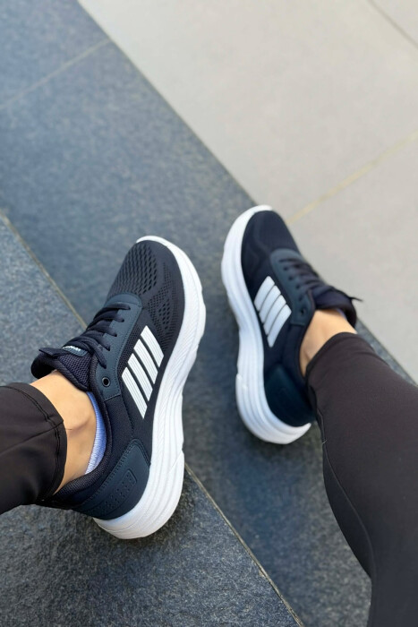 ATLETE ME PLATFORME TE THJESHTE PER FEMRA NE NGJYRE BLU ME TE BARDHE - 4