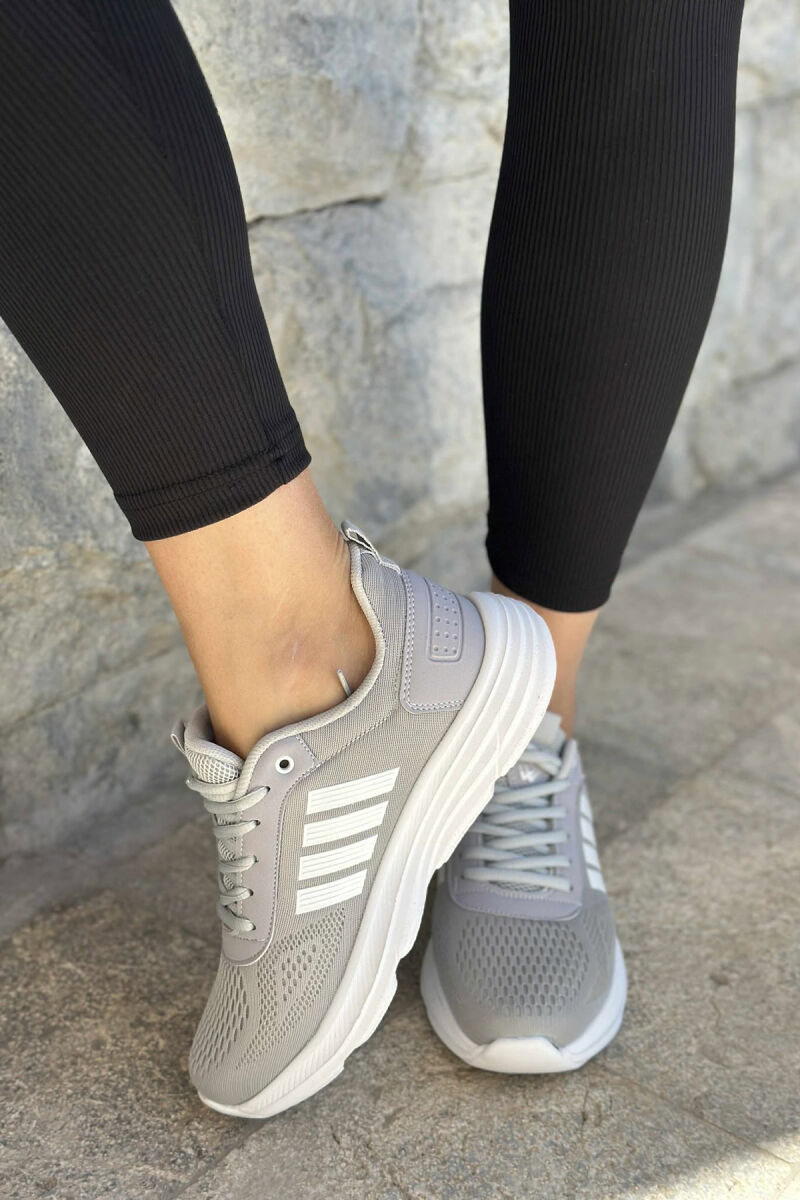 ATLETE ME PLATFORME TE THJESHTE PER FEMRA NE NGJYRE GRI + TE BARDHE - 2