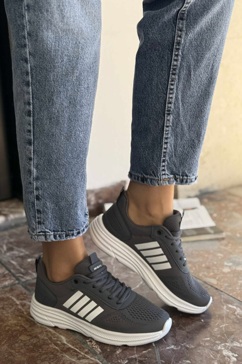 ATLETE ME PLATFORME TE THJESHTE PER FEMRA NE NGJYRE TE BARDHE + GRI TE ERRET - 1