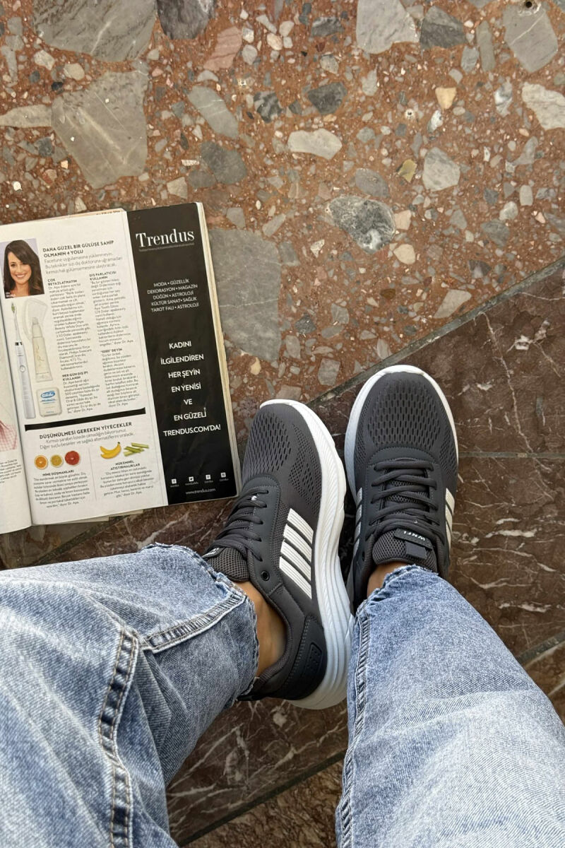 ATLETE ME PLATFORME TE THJESHTE PER FEMRA NE NGJYRE TE BARDHE + GRI TE ERRET - 3