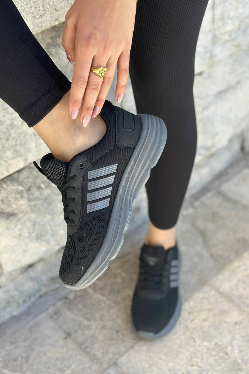 ATLETE ME PLATFORME TE THJESHTE PER FEMRA NE NGJYRE TE ZEZE + GRI - 2