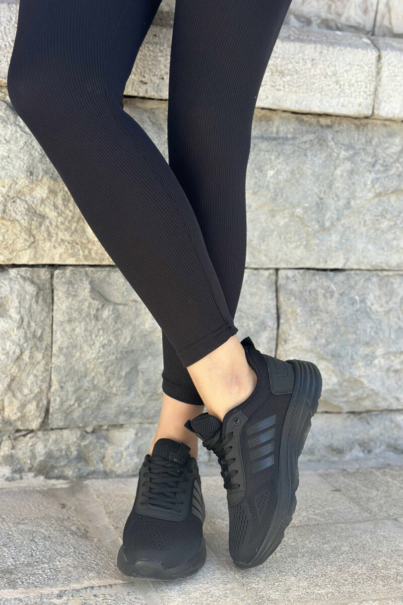 ATLETE ME PLATFORME TE THJESHTE PER FEMRA NE NGJYRE TE ZEZE - 2