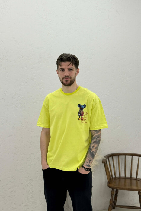 T-SHIRT ME IMAZH PËR MESHKUJ NË NGJYRËN NEON 