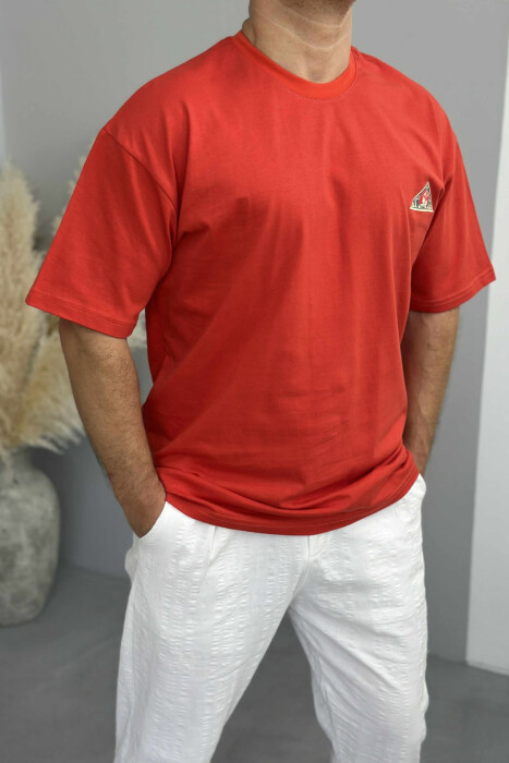 T-SHIRT I THJESHTË ME SHKRIME PËR MESHKUJ NË NGJYRËN PORTOKALLI E ERRËT 