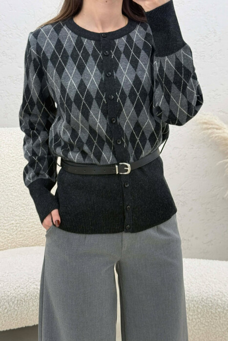 PULOVER ME KOPSA DHE DIZAJN ROMBESH PER FEMRA NE NGJYRE GRI TE ERRET - 2