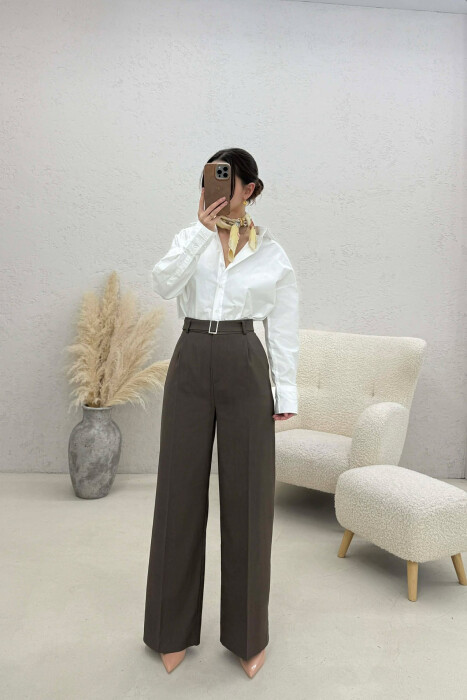 PANTALLONA TE GJERA ME DETAJIN E RRIPIT PËR FEMRA NË NGJYRE KAFE 