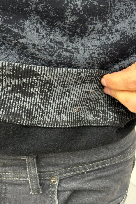 BLUZË E THJESHTË ME PUSH DHE ME JAKË TË RRUMBULLAKËT PËR MESHKUJ NË NGJYRËN BLU TË ERRËT - 5