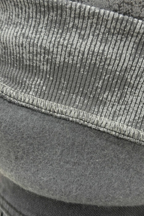 BLUZË E THJESHTË ME PUSH DHE ME JAKË TË RRUMBULLAKËT PËR MESHKUJ NË NGJYRËN E ZEZË - 4