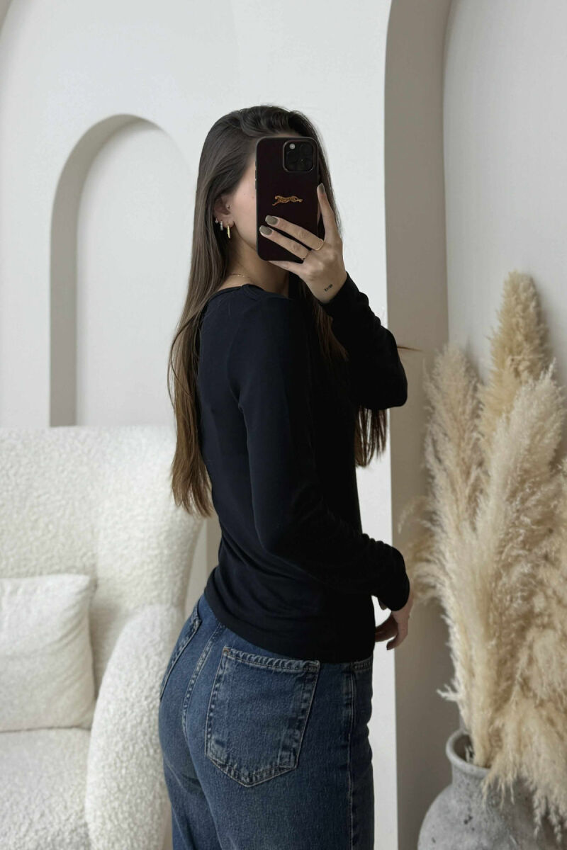 BLUZE E THJESHTE NJE NGJYRESHE ME JAKE TE RRUMBULLAKET PER FEMRA NE NGJYRE TE ZEZE - 3