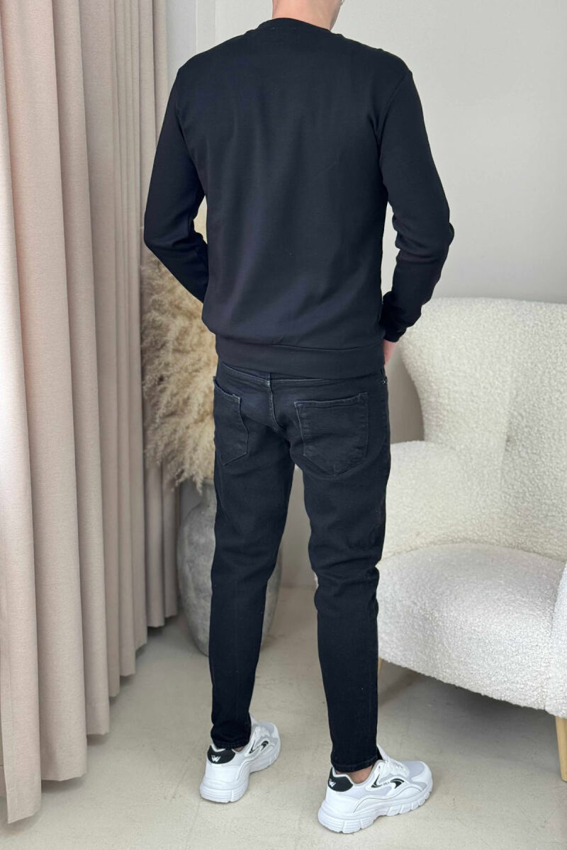 BLUZË E THJESHTË NJË NGJYRËSHE ME JAKE V PËR MESHKUJ NË NGJYRË TË ZEZË - 3