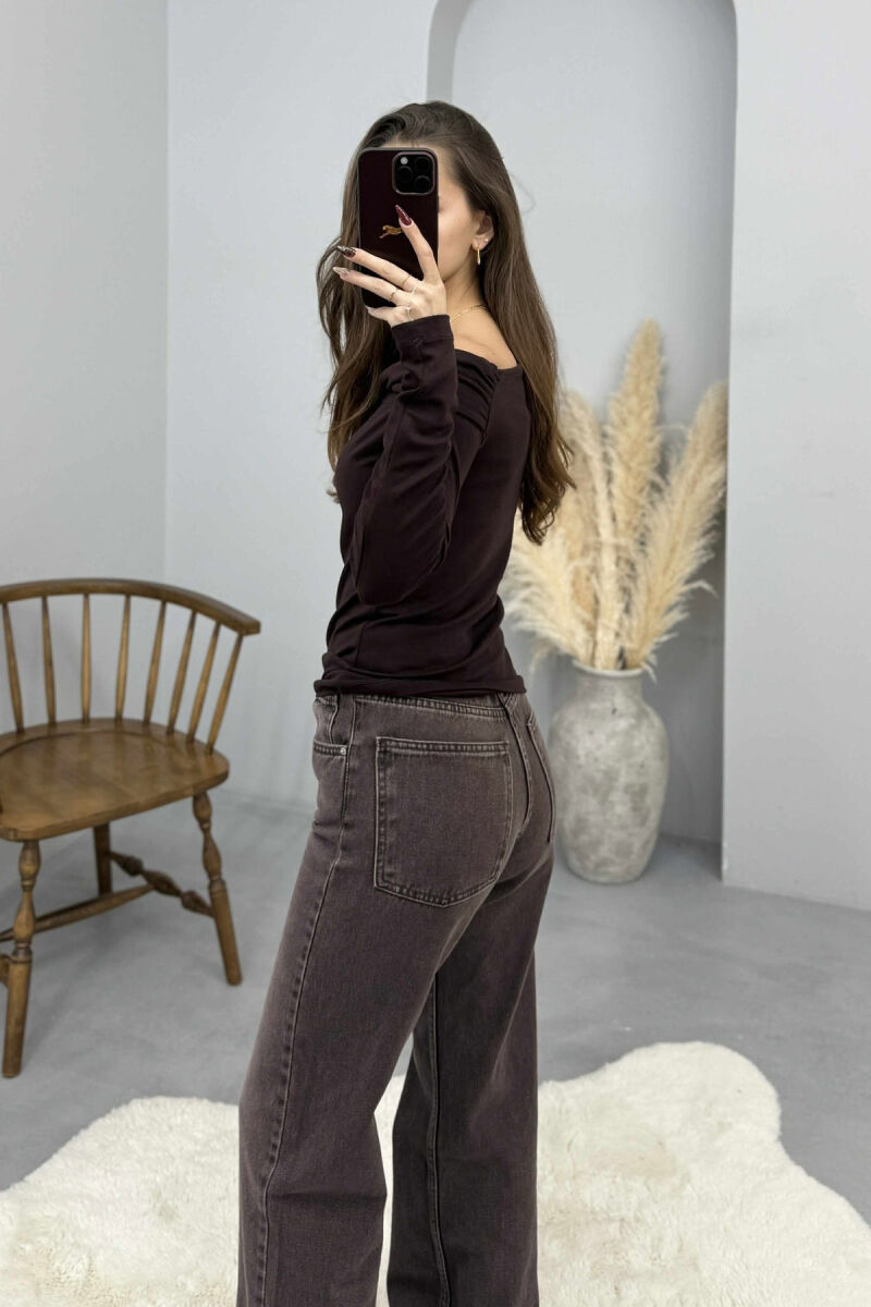 BLUZE E THJESHTE NJE NGJYRESHE ME MENGE TE GJATA PER FEMRA NE NGJYRE KAFE TE ERRET - 4