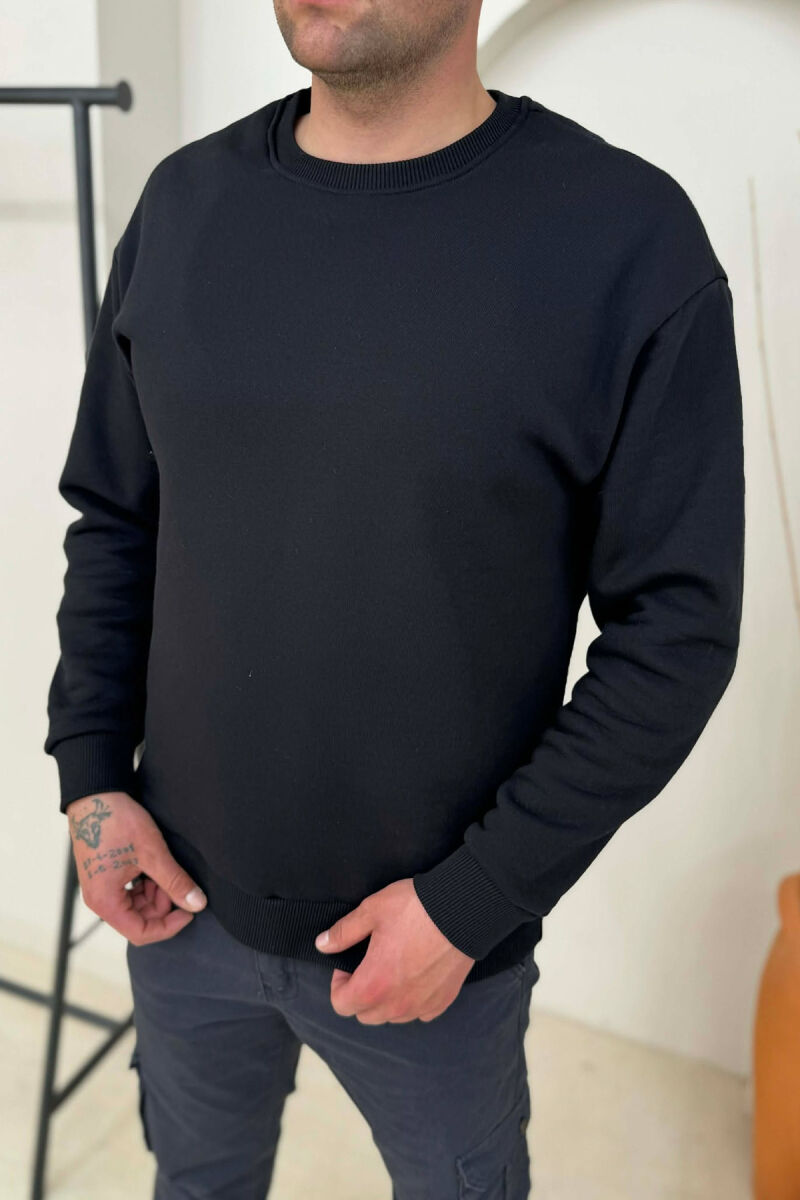 BLUZË E THJESHTË NJË NGJYRËSHE ME PUSH PËR MESHKUJ NË NGJYRËN E ZEZË - 3