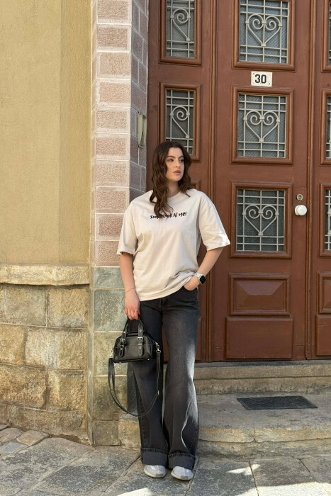 BLUZË E THJESHTË PËR FEMRA NË NGJYRË BEZHE TE ZBARDHUR+ 6 PALE CORAPE DHURATE - 4