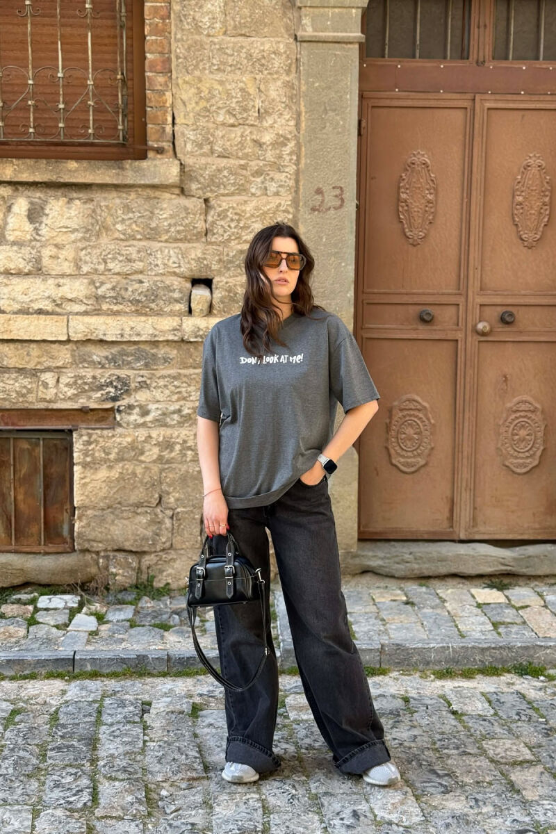 BLUZË E THJESHTË PËR FEMRA NË NGJYRË GRI+ 6 PALE CORAPE DHURATE - 3