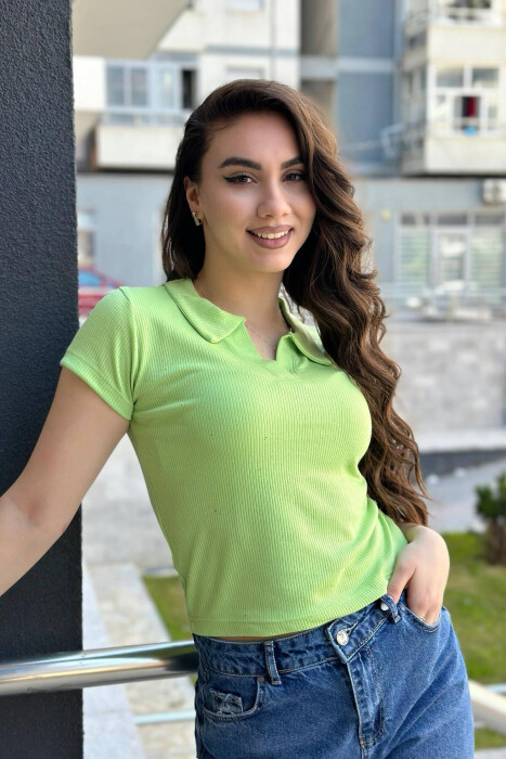 BLUZË E THJESHTË PËR FEMRA NË NGJYRËN JESHILE E ZBARDHUR - 2