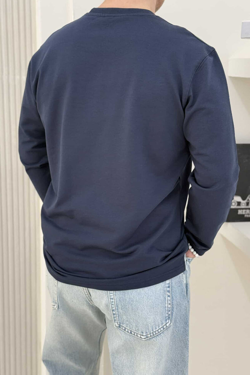 BLUZË E THJESHTË PËR MESHKUJ NË NGJYRËN BLU E ERRËT - 3