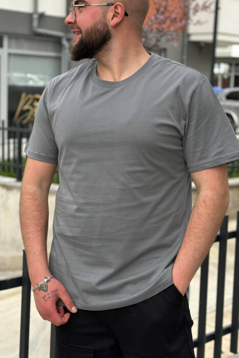 BLUZË E THJESHTË PËR MESHKUJ NË NGJYRËN GRI 