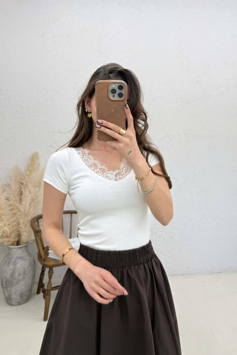 BLUZE ME DETAJ DANTELLE PER FEMRA NE NGJYRE TE BARDHE - KLAUDIO FASHION