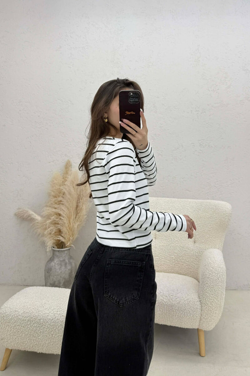 BLUZE ME DIZAJN VIJASH PER FEMRA NE NGJYRE TE BARDHE ME TE ZEZE - 4