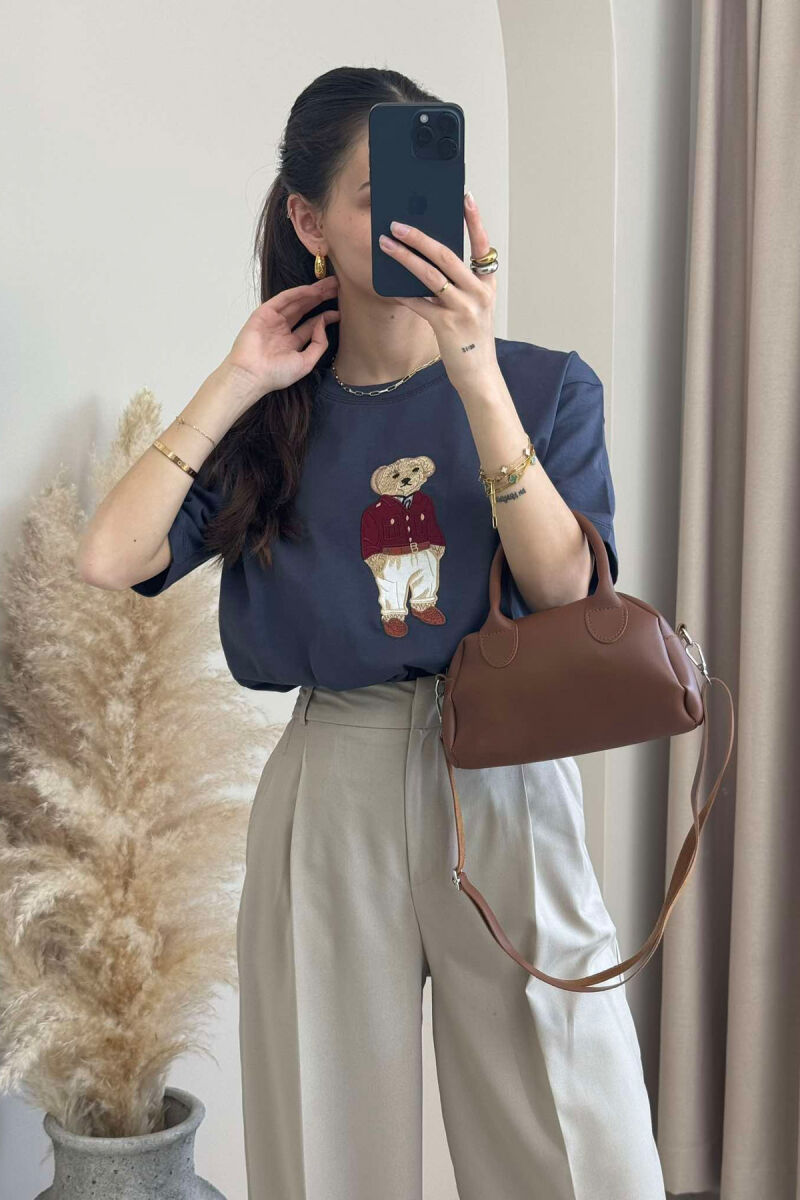 BLUZË ME IMAZHIN E ARUSHIT PËR FEMRA NË NGJYRËN GRI E ERRËT - 7