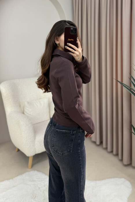 BLUZE ME JAKE POLO DHE BUTONA PER FEMRA NE NGJYRE KAFE TE ERRET - 2