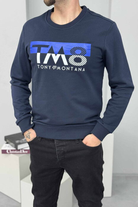 BLUZË ME JAKË RRUMBULLAKE DHE ME DIZAJN NE PJESËN PARA PËR MESHKUJ NË NGJYRËN BLU TË ERRËT - 2