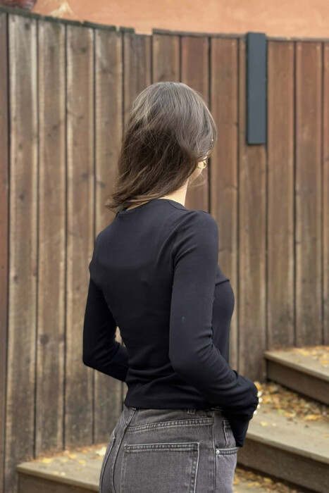 BLUZË ME JAKË TË RRUMBULLAKËT DHE KOPSA TEK MËNGËT PËR FEMRA NË NGJYRË TË ZEZË - 5