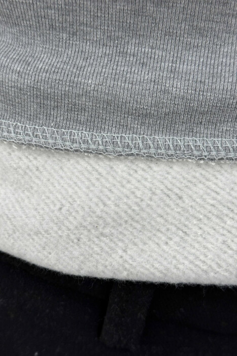 BLUZË ME PUSH DHE SHKRIM CHICAGO NË PJESËN PARA PËR MESHKUJ NË NGJYRËN GRI TË ZBARDHUR - 4