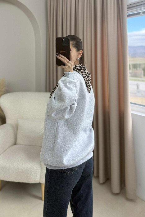 BLUZE ME PUSH ME DETAJIN E SHALLIT DHE IMAZHIN E LEOPARDIT PER FEMRA NE NGJYRE GRI TE ZBARDHUR - 3