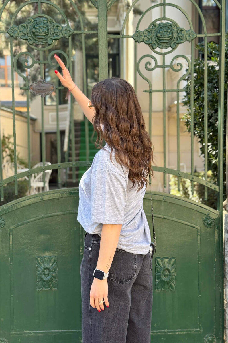 T-SHIRT NJE NGJYRESH PER FEMRA NE NGJYRE GRI +6 PALE ÇORAPE DHURATE - 5