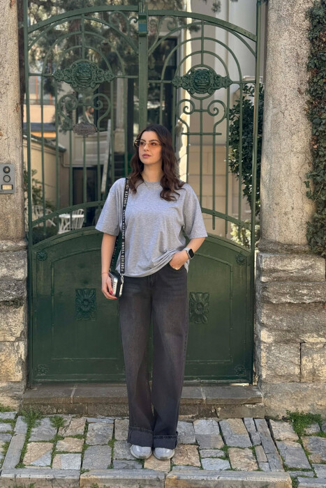 T-SHIRT NJE NGJYRESH PER FEMRA NE NGJYRE GRI +6 PALE ÇORAPE DHURATE - 6