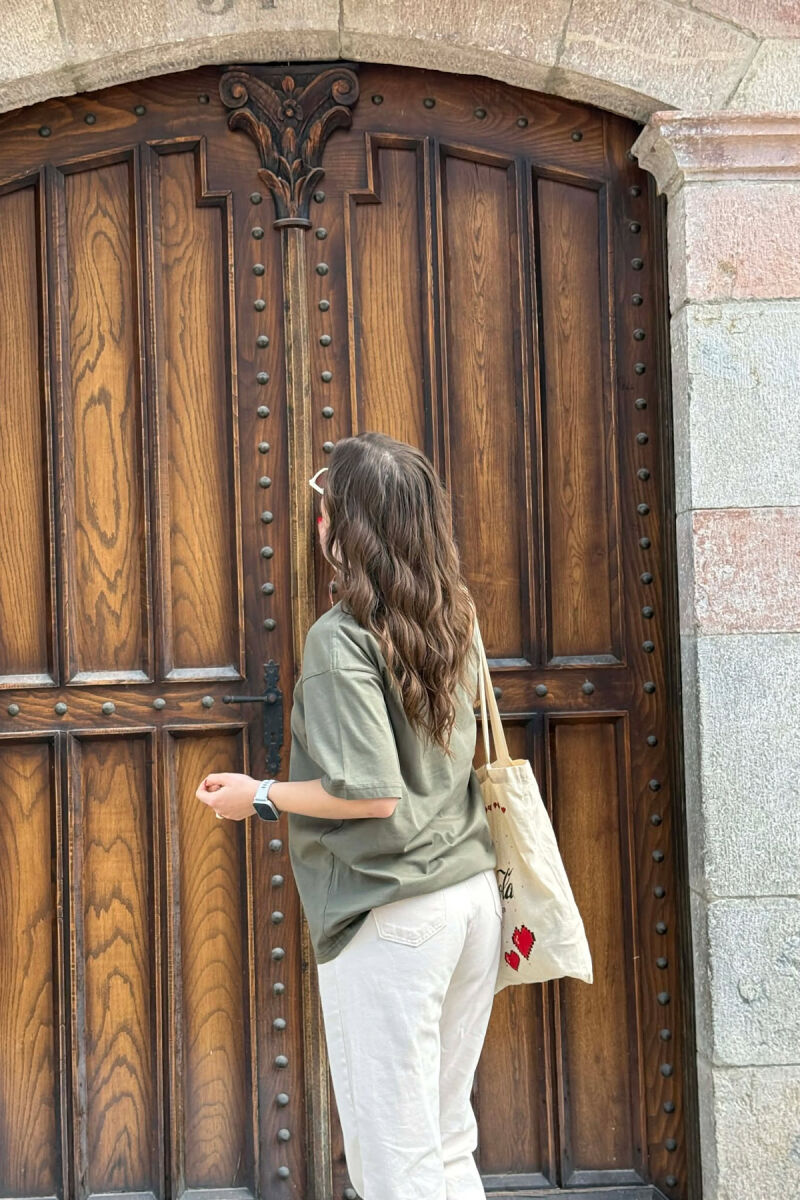 T-SHIRT NJE NGJYRESH PER FEMRA NE NGJYRE JESHILE+6 PALE ÇORAPE DHURATE - 3