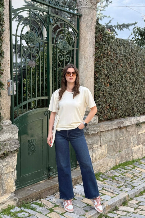 T-SHIRT NJE NGJYRESH PER FEMRA NE NGJYRE KREM + 6 PALE ÇORAPE DHURATE - 3