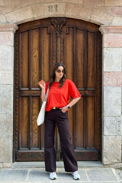 T-SHIRT NJE NGJYRESH PER FEMRA NE NGJYRE PORTOKALLI TE ERRET+ 6 PALE ÇORAPE DHURATE - 6