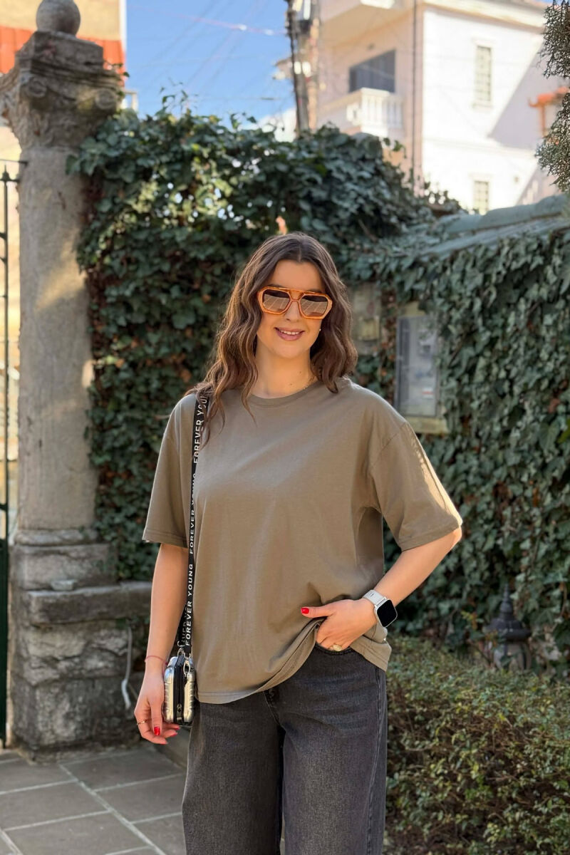 T-SHIRT NJE NGJYRESH PER FEMRA NE NGJYRE ULLI+ 6 PALE ÇORAPE DHURATE - 5