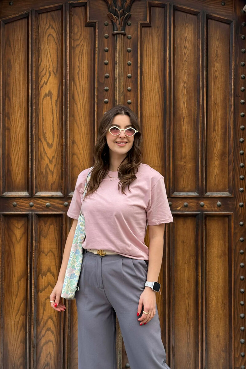 T-SHIRT NJE NGJYRESH PER FEMRA NE NGJYRE UTHULL + 6 PALE ÇORAPE DHURATE - 1