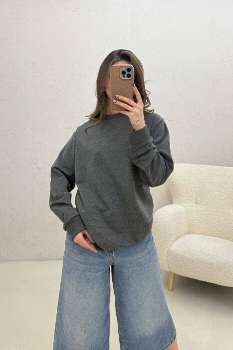 BLUZE NJE NGJYRESHE E THJESHTE PER FEMRA NE NGJYRE GRI TE ERRET - 2