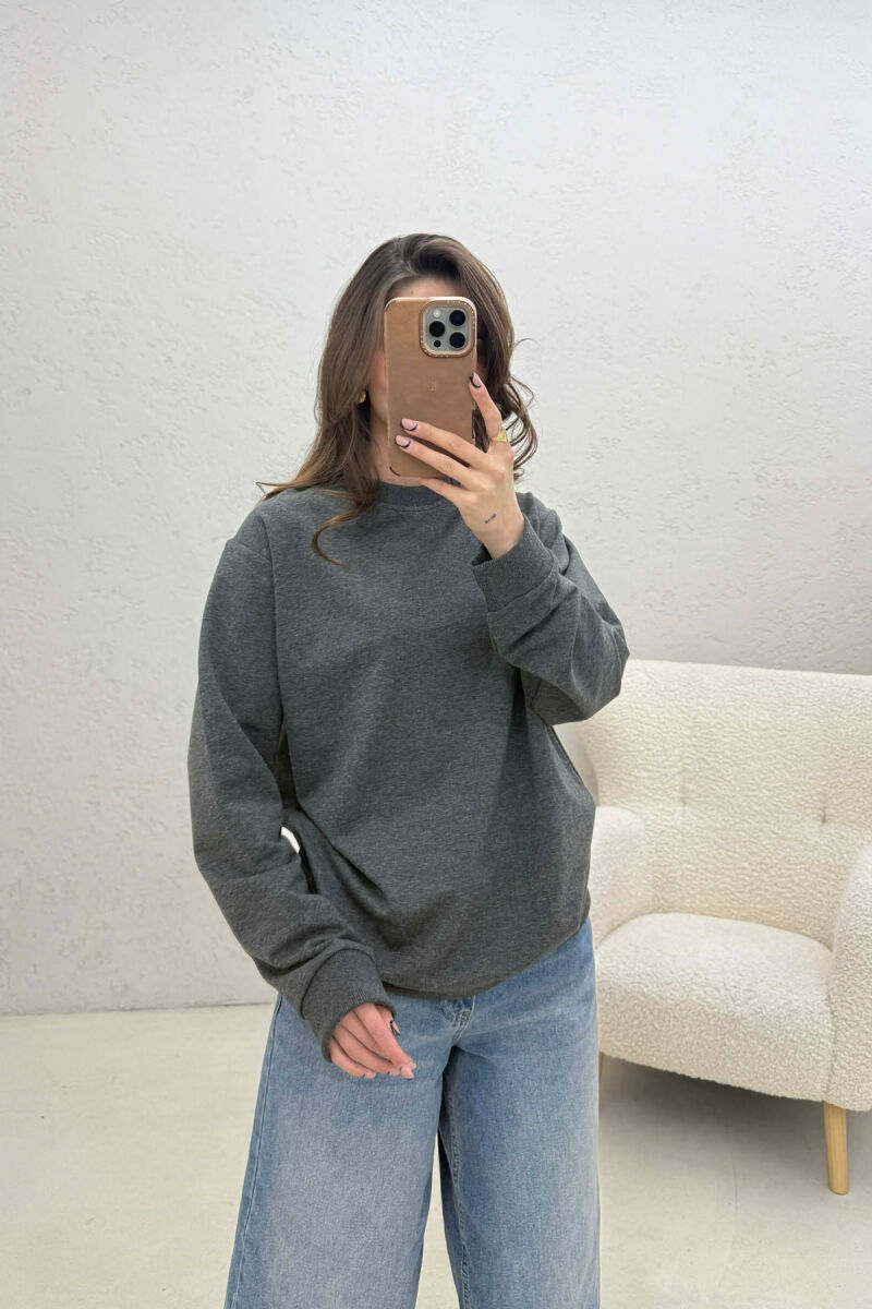 BLUZE NJE NGJYRESHE E THJESHTE PER FEMRA NE NGJYRE GRI TE ERRET - 3