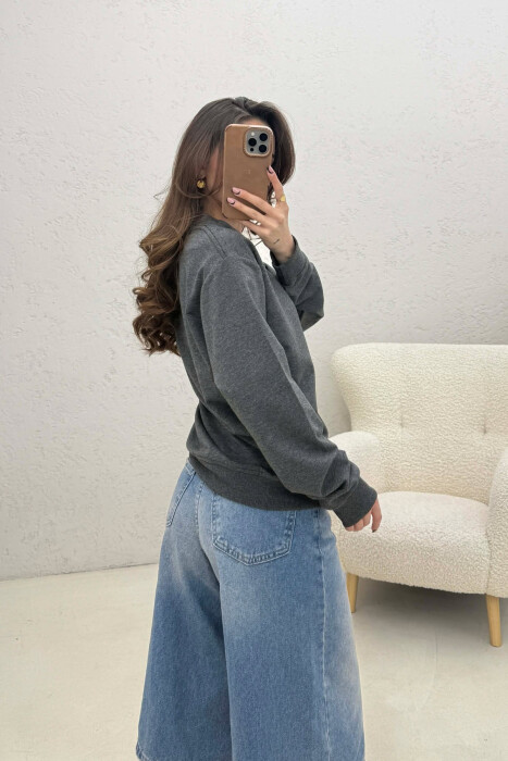 BLUZE NJE NGJYRESHE E THJESHTE PER FEMRA NE NGJYRE GRI TE ERRET - 4