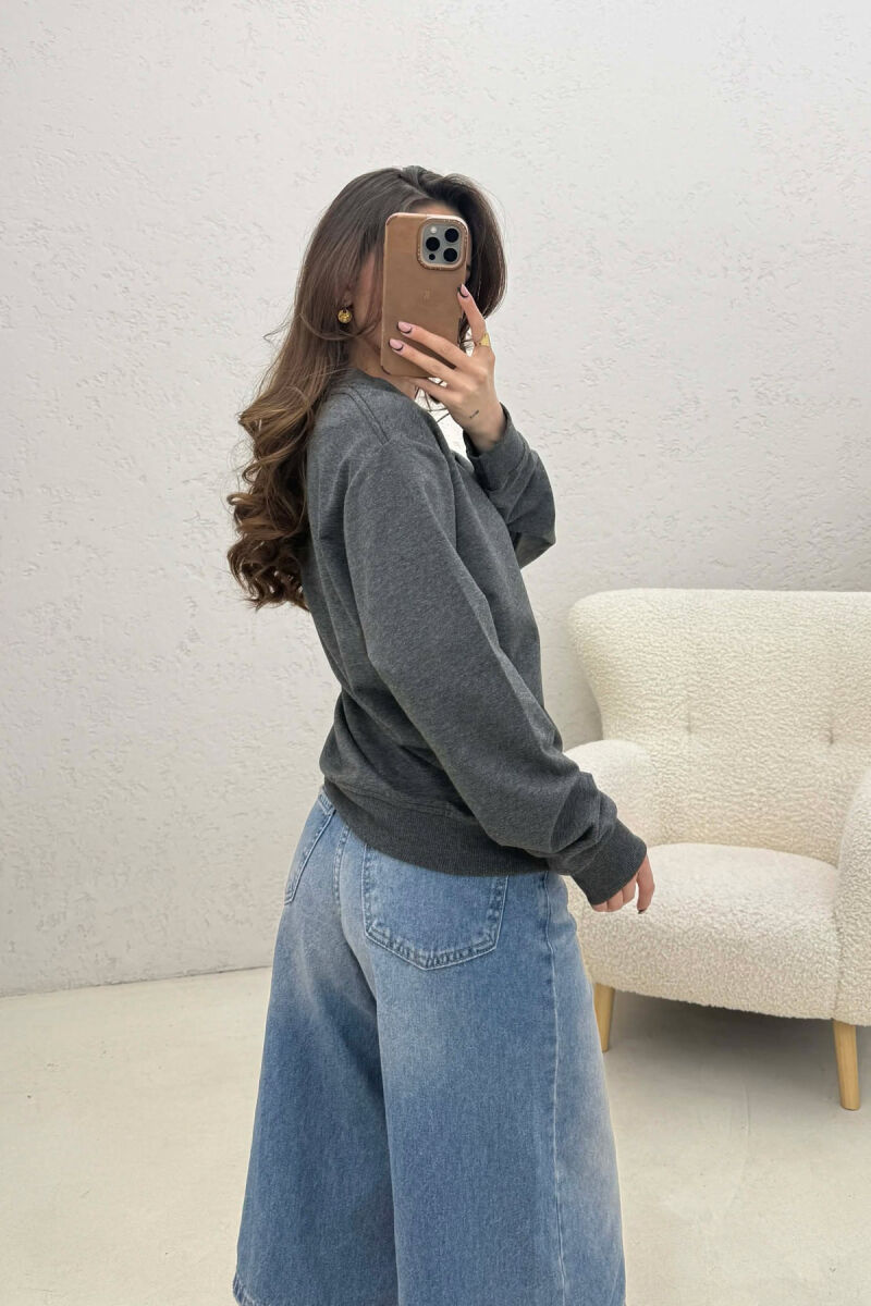 BLUZE NJE NGJYRESHE E THJESHTE PER FEMRA NE NGJYRE GRI TE ERRET - 4