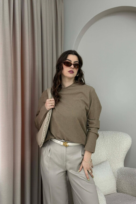 BLUZË NJË NGJYRËSHE E THJESHTË PËR FEMRA NË NGJYRËN KAFE - 2