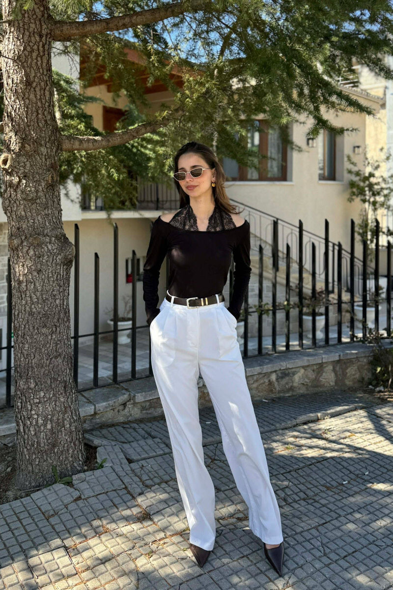 BLUZE NJE NGJYRESHE ME DETAJ DANTELLE PER FEMRA NE NGJYRE TE ZEZE - 2