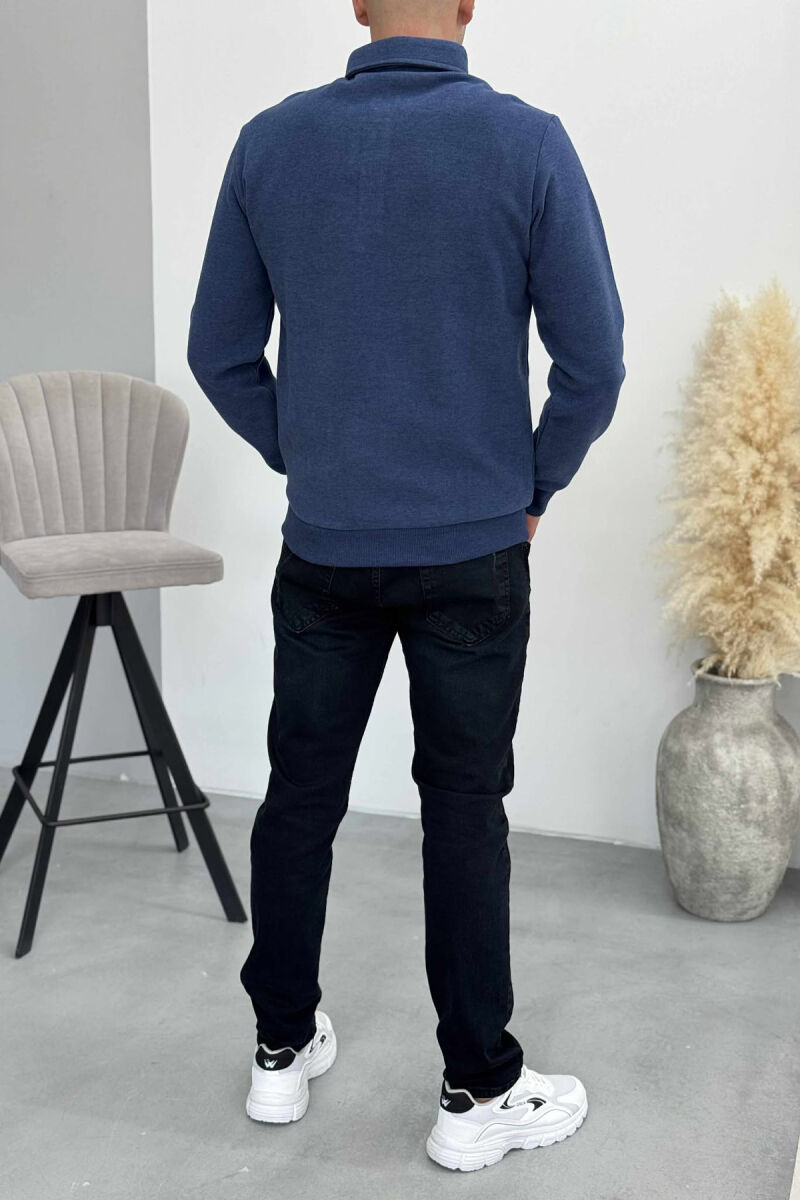 BLUZË NJË NGJYRËSHE ME JAKË POLO DHE BUTONA PËR MESHKUJ NË NGJYRËN BLU TË ZBARDHUR - 3