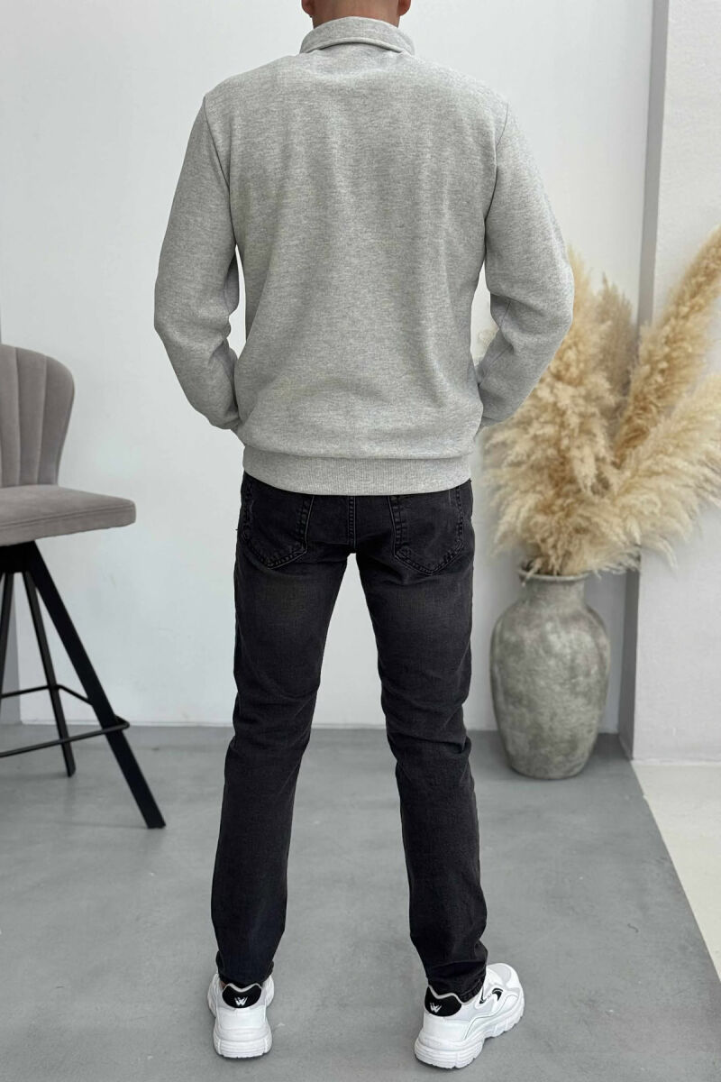 BLUZË NJË NGJYRËSHE ME JAKË POLO DHE BUTONA PËR MESHKUJ NË NGJYRËN GRI TË ZBARDHUR - 3