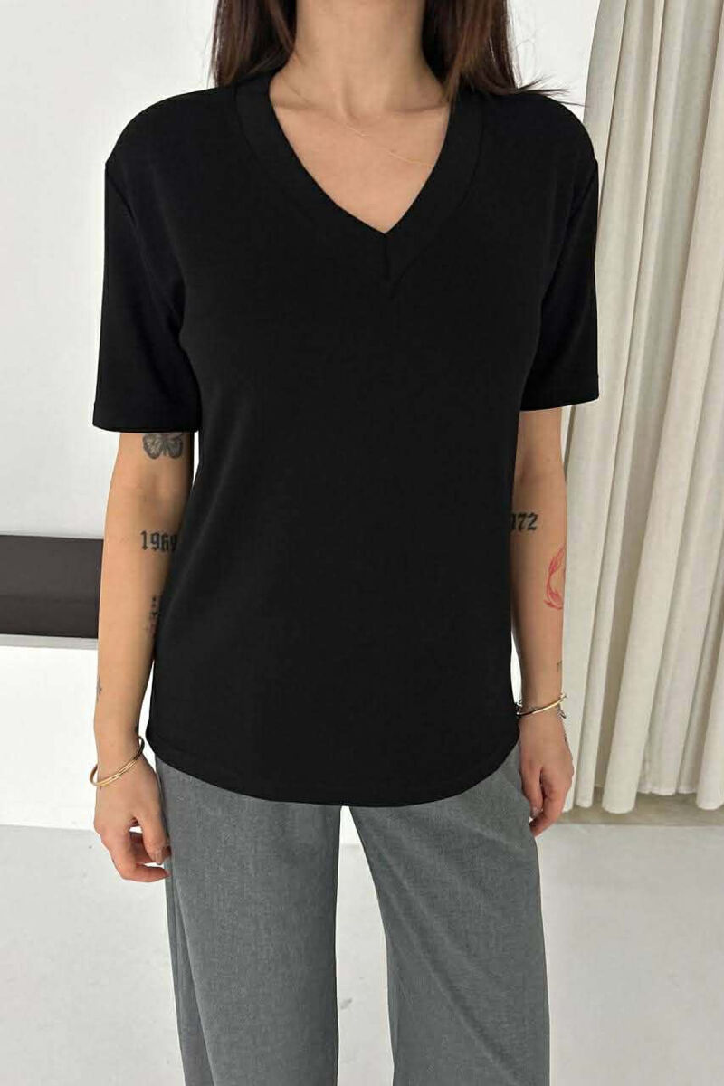 BLUZE NJE NGJYRESHE ME JAKE V PER FEMRA NE NGJYRE TE ZEZE - 1