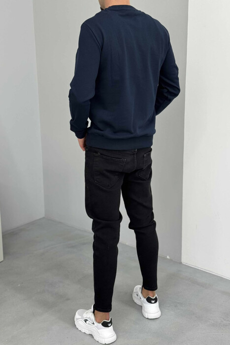 BLUZË NJË NGJYRËSHE ME SHKRIM PARA PËR MESHKUJ NË NGJYRËN BLU TË ERRËT - 4